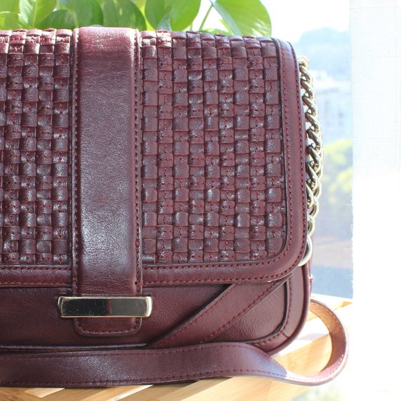 BR oxblood leather crossbody - Picture 2 of 8